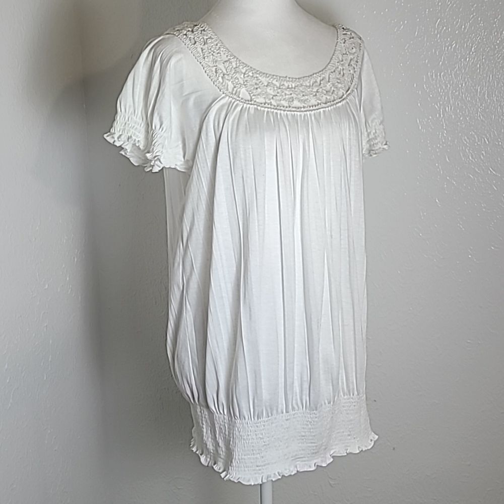 Carolyn Taylor White Tunic Top, Wide Elastic Hem,  Embroidered Neckline, Large - Picture 2 of 10